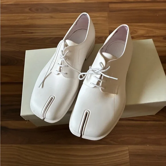Maison Martin Margiela Men's Cream Tabi Oxfords